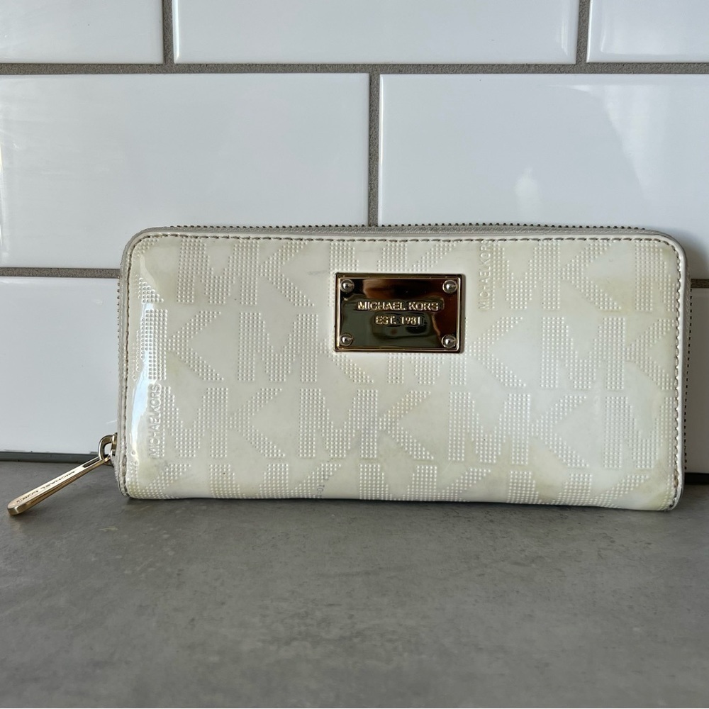 Michael Kors Patent / Saffiano Leather Wallet